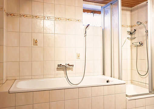 Badezimmer - Kellergeschoss Badezimmer - Kellergeschoss