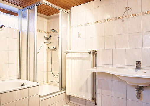 Badezimmer - Kellergeschoss Badezimmer - Kellergeschoss