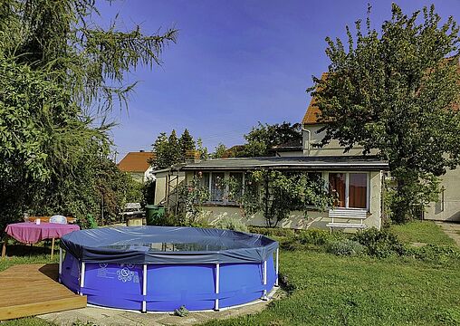 Gartenhaus mit Pool