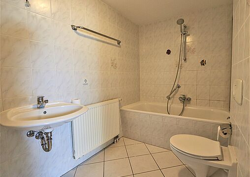 Bad mit Badewanne Bad mit Badewanne