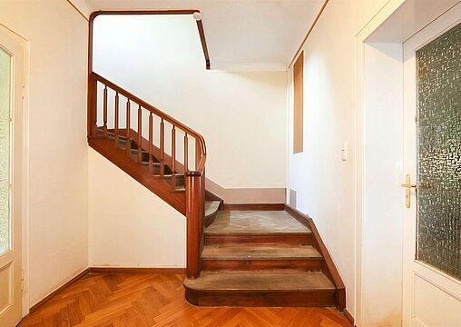 Flur mit Treppe Flur mit Treppe