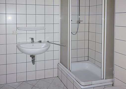 Bad mit Dusche Bad mit Dusche