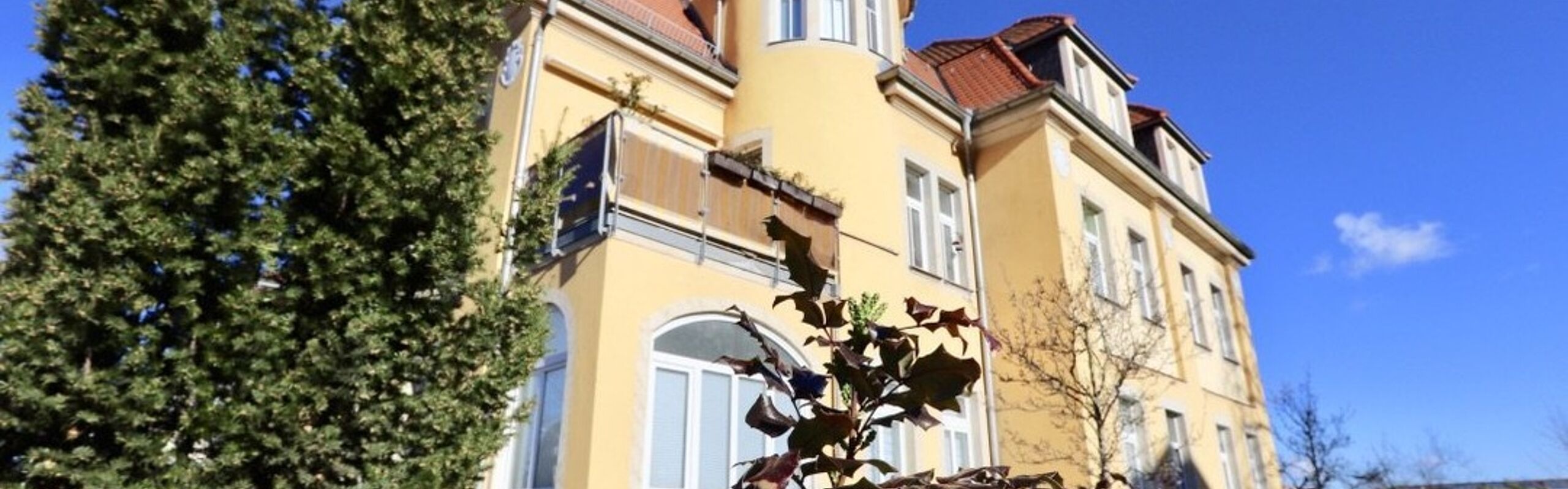 +++ Bezugsfrei ab 01.06.2019 - 2-Zimmer-Wohnung mit offener Loggia in liebevoll sanierter Villa +++