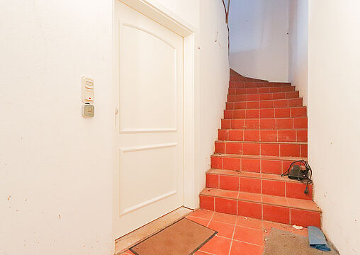Treppenhaus / Zugang Gewerbeeinheit 1.OG