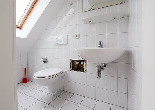 separates WC separates WC