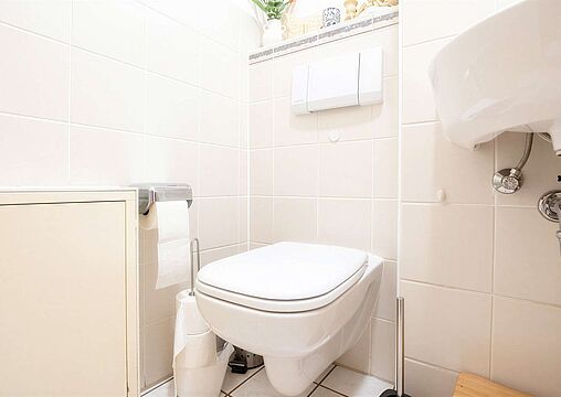 separates WC separates WC